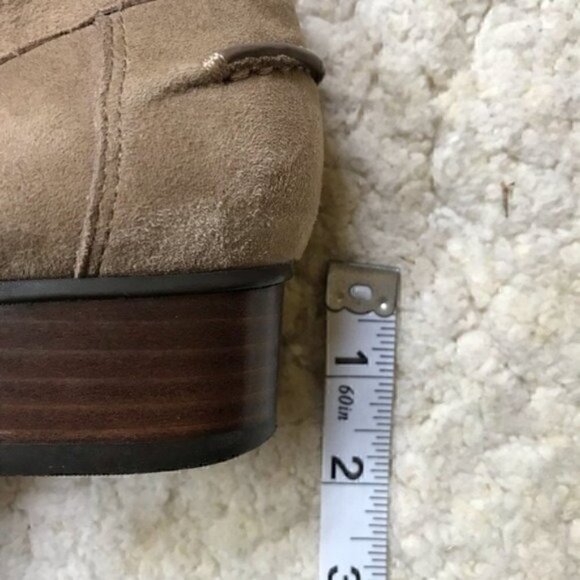 LRL: Tan Tasseled Loafer Suede Shoes w. Small Heel - Picture 8 of 8